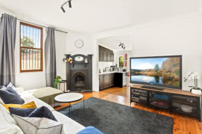 3-Bed Victorian House with Alfresco Dining Sydney